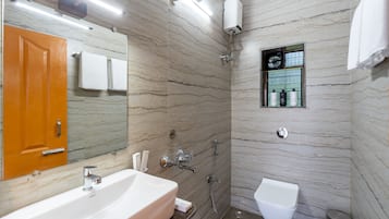 Luksus-villa - udsigt til have | Badeværelse