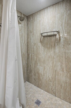 Shower, towels - New Listing! Fully Renovated Ground Floor Condo Steps From The Beach. (St. Augustine)