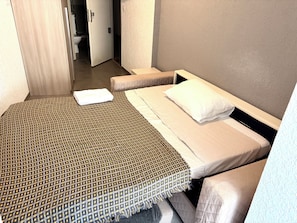 Free WiFi, bed sheets - Apartment sleeps 2 Corte center (Corte)