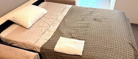 WiFi (free), bed sheets