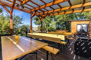 Comfort Chalet, Garden View | Outdoor dining - bergRESORT apartments (Děčín)