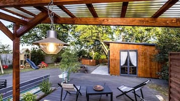 Chalé conforto, vista para o jardim | Terraço/pátio