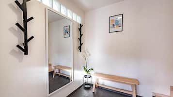 Deluxe Apartment, Garden View | Interior