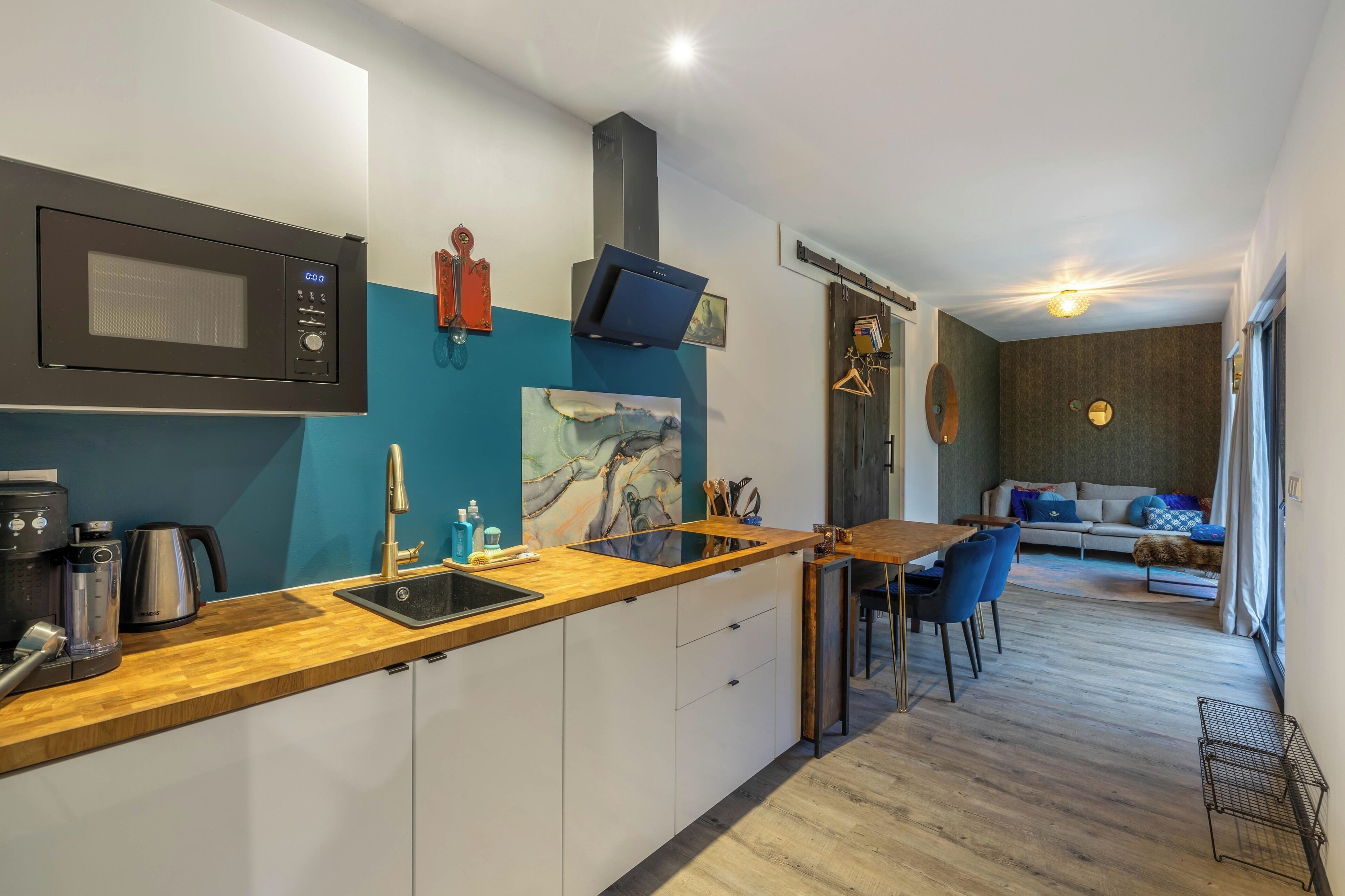 Nhà gỗ, sân hiên, quang cảnh vườn | Bếp riêng