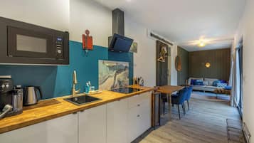 Chalet, Patio, Garden View | Private kitchen