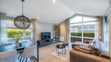 Deluxe Chalet | Living area