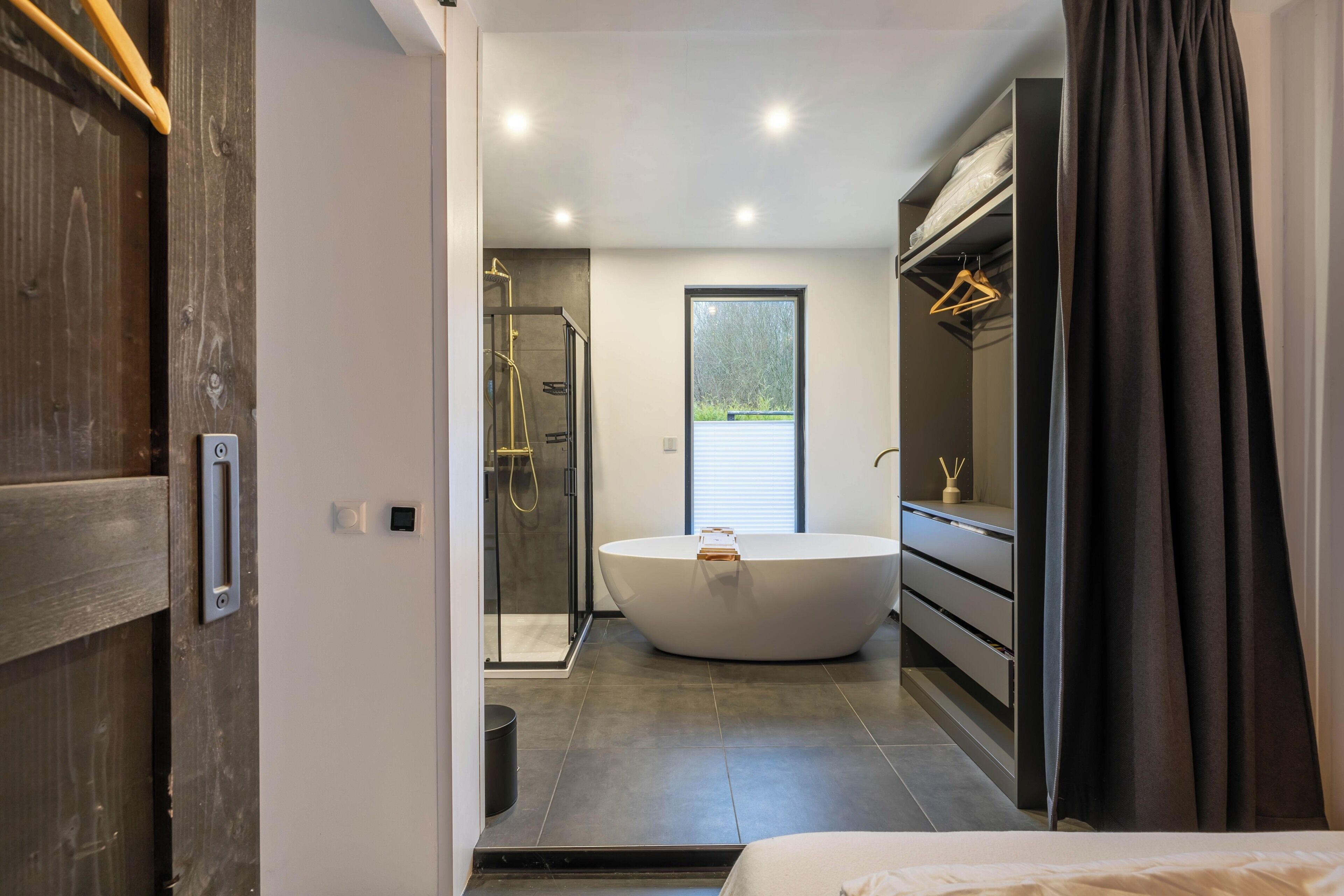Chalet, patio, uitzicht op tuin | Badkamer