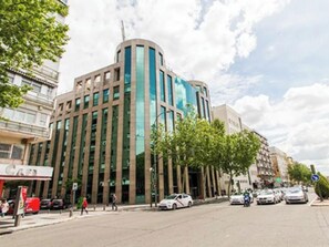 Exterior - Modern & Bright 3-Bedroom Apartment in Exclusive Salamanca District (Madrid)