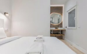 3 bedrooms, iron/ironing board, free WiFi, bed sheets - Modern & Bright 3-Bedroom Apartment in Exclusive Salamanca District (Madrid)