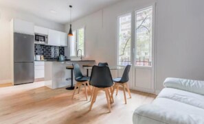 Interior - Modern & Bright 3-Bedroom Apartment in Exclusive Salamanca District (Madrid)