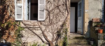 Downtown apartment with garden