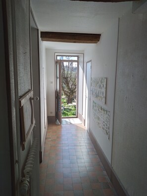 Interior - Downtown apartment with garden (Avallon)