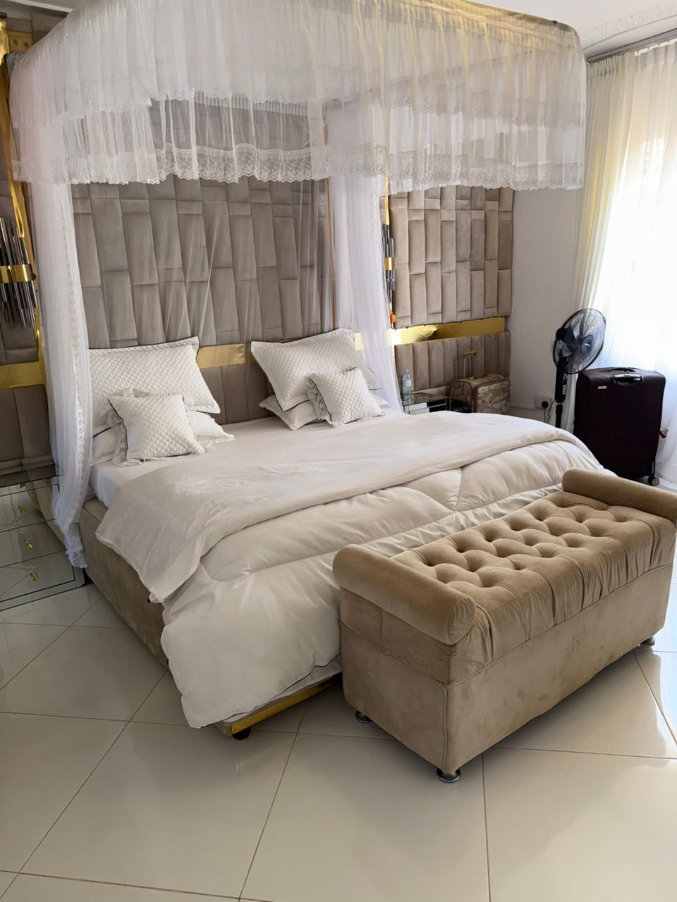 Suite estándar, vistas al jardín | Cortinas opacas, tabla de planchar con plancha, wifi gratis
