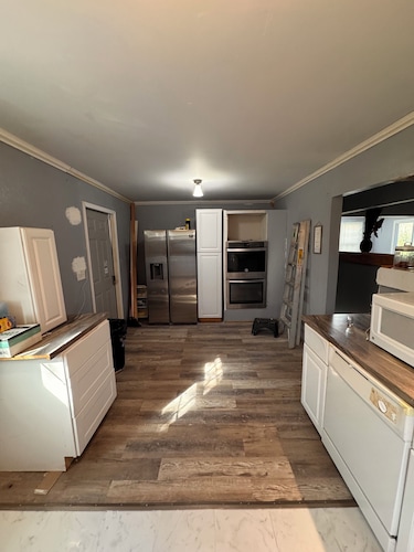 Charming 2-bedroom house with Huge Deck in Macon