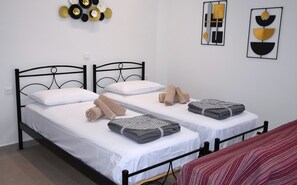 Een strijkplank/strijkijzer, gratis wifi, beddengoed