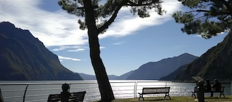 Rika apartment in front of Lake Iseo