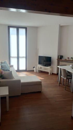 Rika apartment in front of Lake Iseo