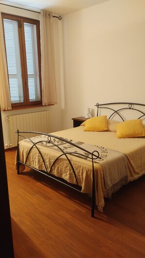 1 chambre, coffres-forts dans les chambres, fer et planche à repasser