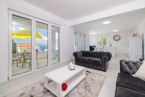 TV - Modern vacation apartment in Selce (Selce)