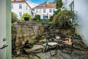 Terrace/patio - Charming Bergen Townhouse - 4 Bedrooms! (Bergen)