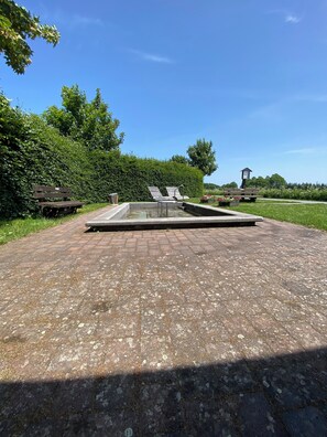 المنطقة المحيطة بالمنشأة