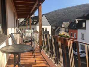 Property grounds - Room 'Zimmer 2 1og' with Shared Garden, Balcony and Wi-Fi (Klotten)