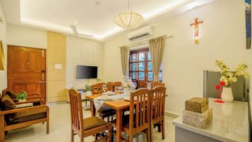 Apartment, 2 Bedrooms, Balcony | Dining