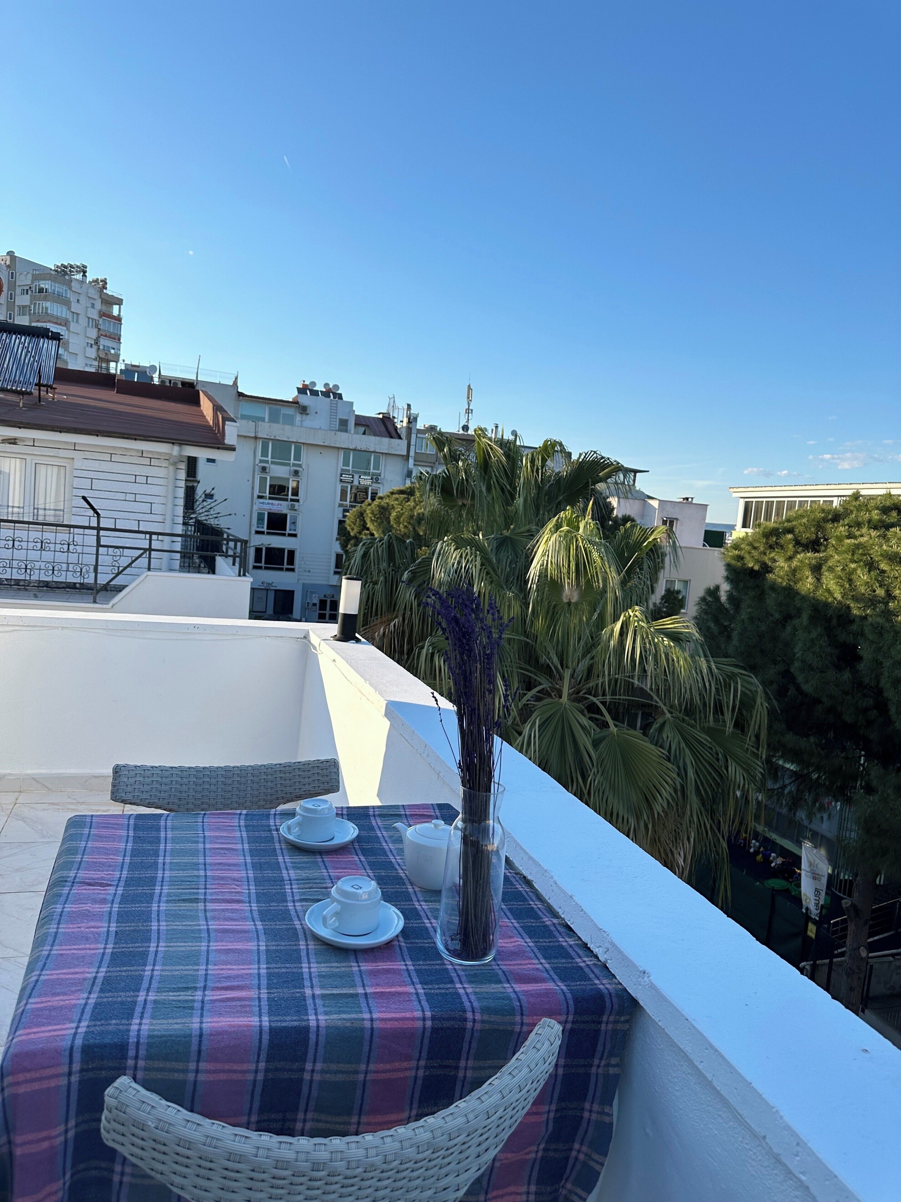 Familjesvit - 2 sovrum - utsikt mot bergen | Restaurang utomhus