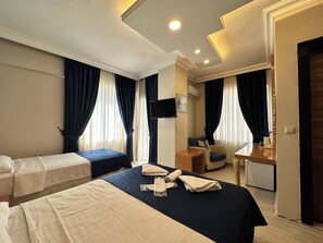 Hochwertige Bettwaren, Minibar, Zimmersafe, Bügeleisen/Bügelbrett
