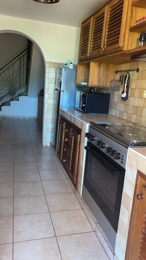 Private kitchen - Vacation villa between sea and lagoon (Nianing mbour)