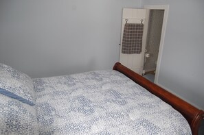 4 bedrooms, internet, bed sheets - Monthly or Short Term Stay Available (Weston)