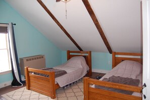 4 bedrooms, internet, bed sheets - Monthly or Short Term Stay Available (Weston)