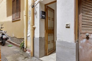 Exterior detail - Casa Sole e Mare with Mountain View, Wi-Fi and Air Conditioning (Palermo)