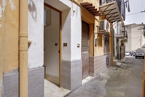 Exterior detail - Casa Sole e Mare with Mountain View, Wi-Fi and Air Conditioning (Palermo)