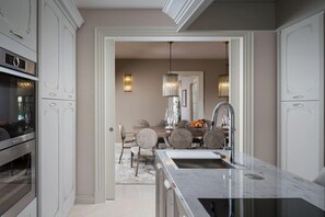 Fridge, oven, stovetop, dishwasher - Villa Hermitage – The Grand Retreat<br>Elegant villa for up to 12 guests with private pool, situated 2 km from the sea. (Vabriga)