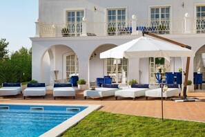 A heated pool - Villa Hermitage – The Grand Retreat<br>Elegant villa for up to 12 guests with private pool, situated 2 km from the sea. (Vabriga)