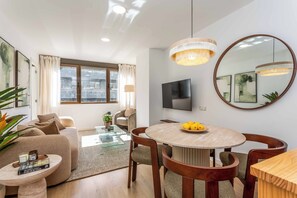 Dining - Discover a space designed for those seeking much more than just accommodation. This apartment combines elegance, functionality, and warmth in every corner, creating the perfect environment for extended stays. (MADRID)
