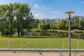 Property grounds - Spacious Apartment | Balcony and Workspace (Warszawa)