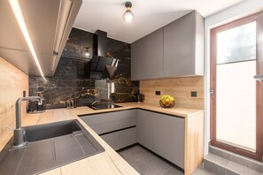 Fridge, microwave, oven, stovetop - Modern Apartment Larisa in Tar with Pool for 4 (Tar)