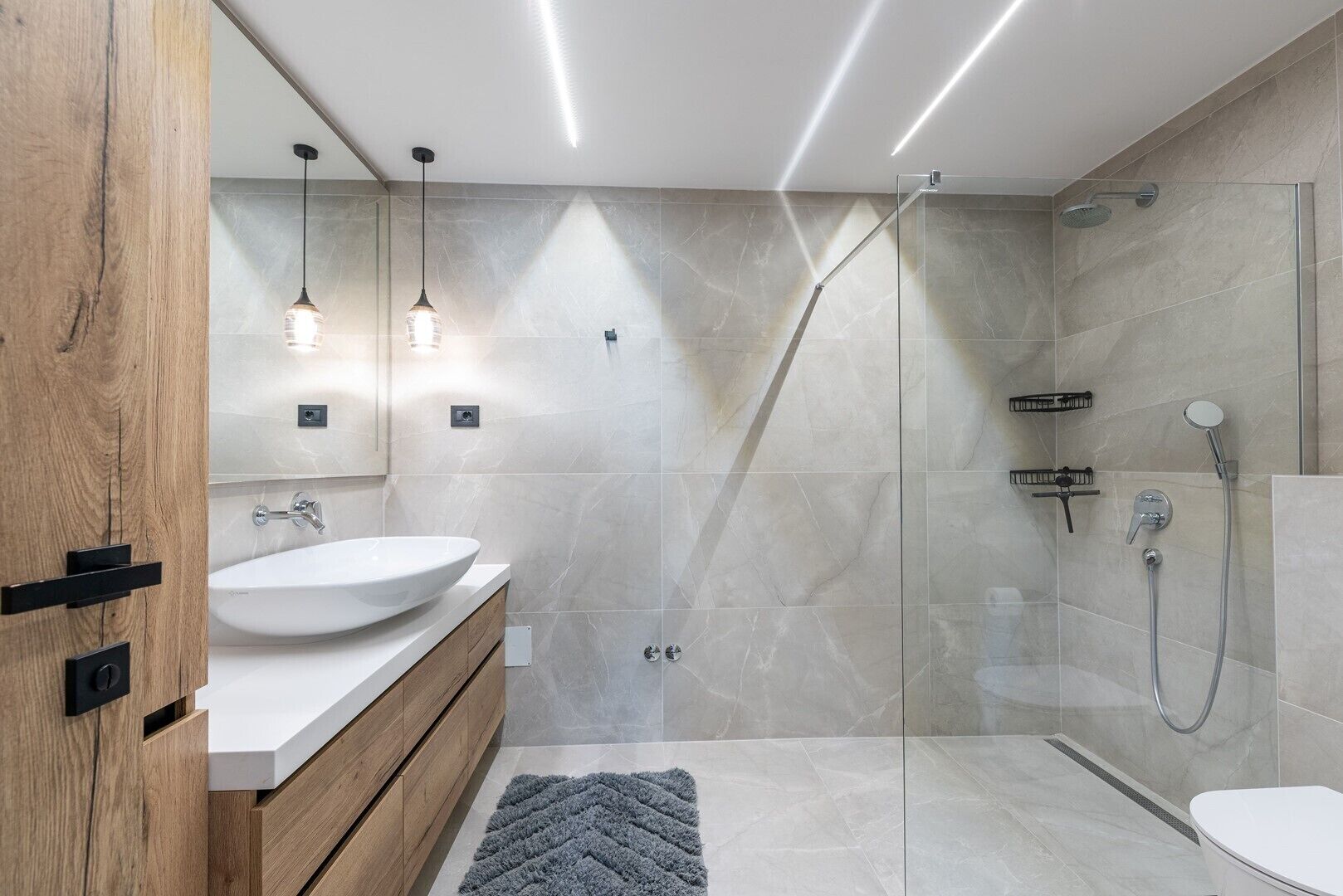 Shower, towels