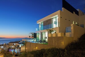 Exterior - Lux 250 m NEW F Villa with heated pool, ocean view (Costa Adeje)