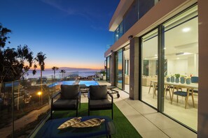 Outdoor dining - Lux 250 m NEW F Villa with heated pool, ocean view (Costa Adeje)