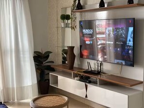 Interior - Spacious apartment 160m from the beach, 3 bedrooms, barbecue. (Itapema)