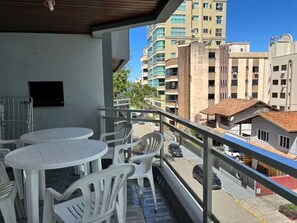 Outdoor dining - Beachfront - Sleeps 10 - Spacious (Jaraguá do Sul)