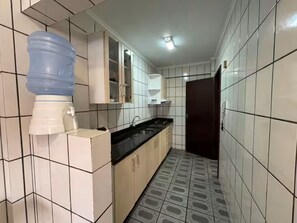 Private kitchen - Beachfront - Sleeps 10 - Spacious (Jaraguá do Sul)
