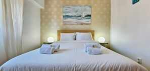 Iron/ironing board, free WiFi, bed sheets - Poente, the center of Quarteira (Quarteira)
