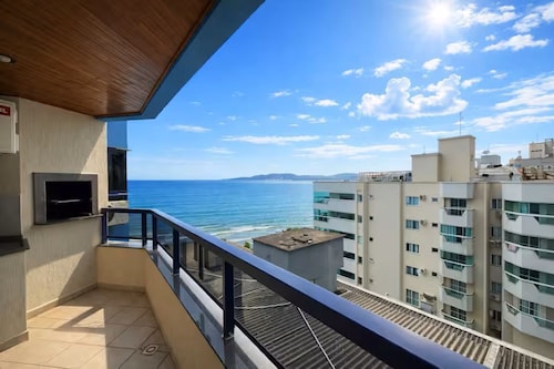 Ocean view with barbecue, air conditioning and garage.