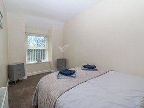 2 Schlafzimmer, individuell dekoriert, individuell eingerichtet