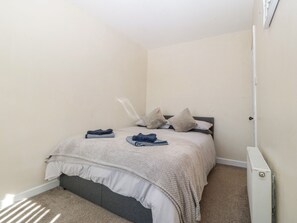 2 Schlafzimmer, individuell dekoriert, individuell eingerichtet