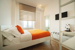 Basic Double Room | Free WiFi - Binario Centrale Guest House (Naples)